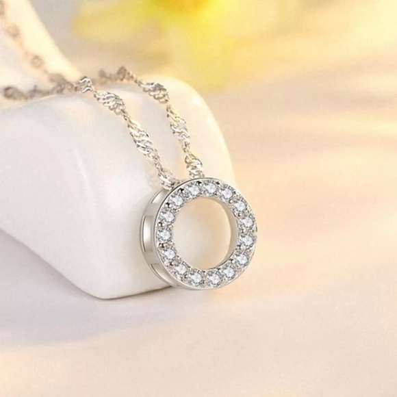 Jewelry - Round cubic zirconia Pendant with Necklace